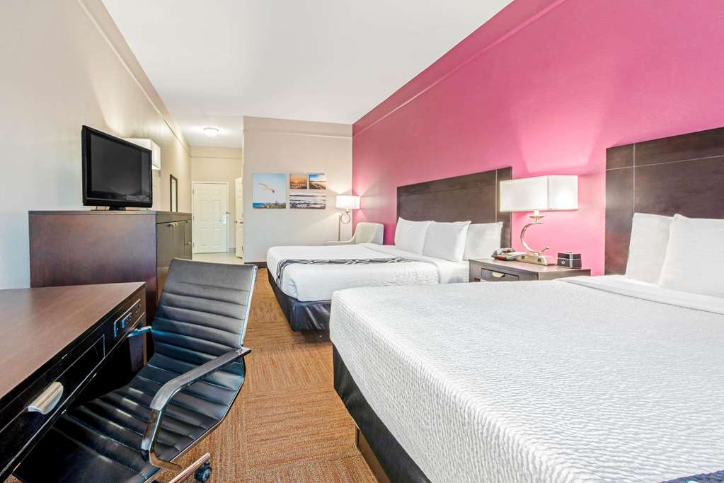 La Quinta Inn & Suites by Wyndham Winnie - photo 18