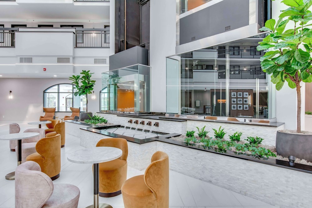 Embassy Suites Louisville East - photo 5