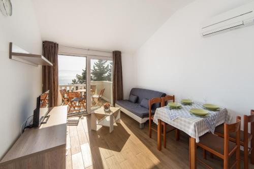 Apartments Sunrise — 4-Star Luxury Hotel in Veliki Drvenik, Croatia