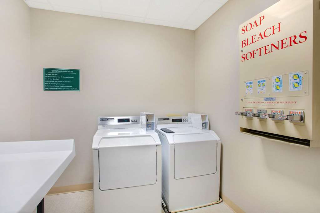 La Quinta Inn & Suites by Wyndham Springfield South - photo 47