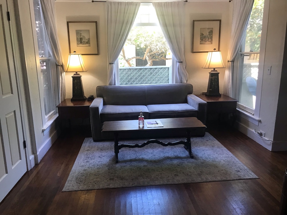 Cherokee Lodge - photo 2