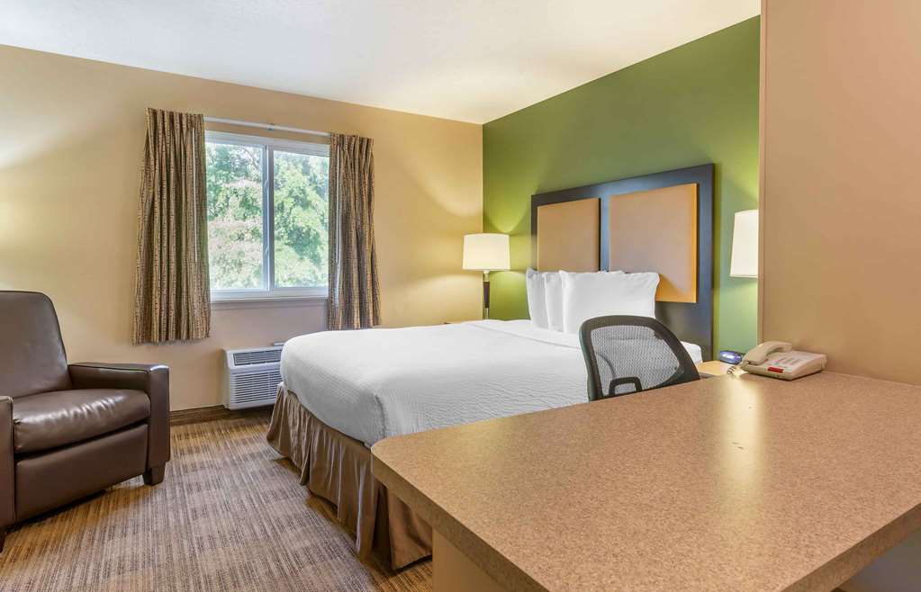 Suburban Studios Cary RDU Airport — hotel in Cary