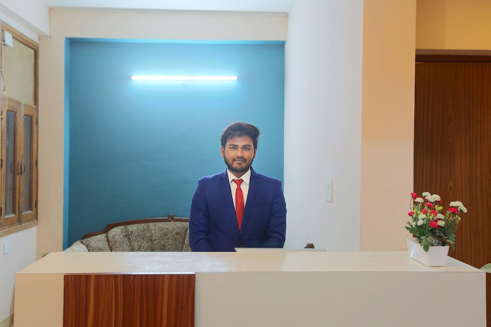 Hotel Ginger Palace By Aura — Noida — photo 3