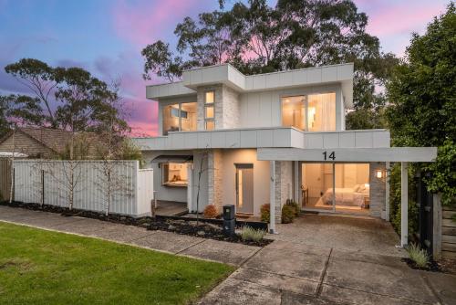 Chic Coastal Retreat 3 Bdr Close to Beach in Cowes, Australia