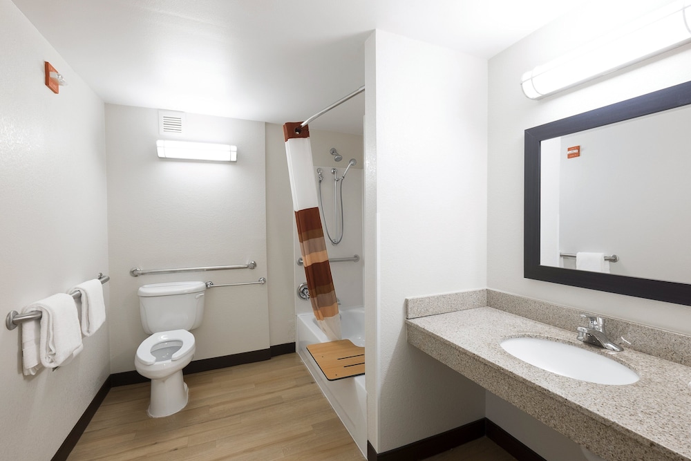 Red Roof Inn PLUS Boston Woburn Burlington - photo 26