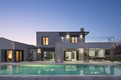 Villa Infinity — 4-Star Luxury Hotel in Vodnjan, Croatia