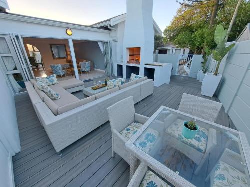 Spray Villa Bloubergstrand with hot tub and close to the beach