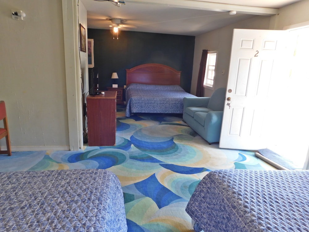 Little Shamrock Motel - photo 12