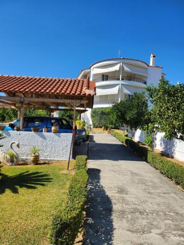 Garden House — 4-Star Luxury Hotel in Amarynthos, Greece