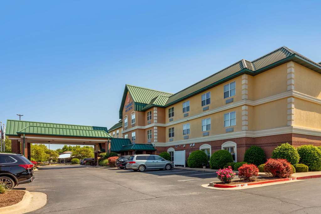Comfort Inn & Suites Fayetteville University Area in Fayetteville, United States