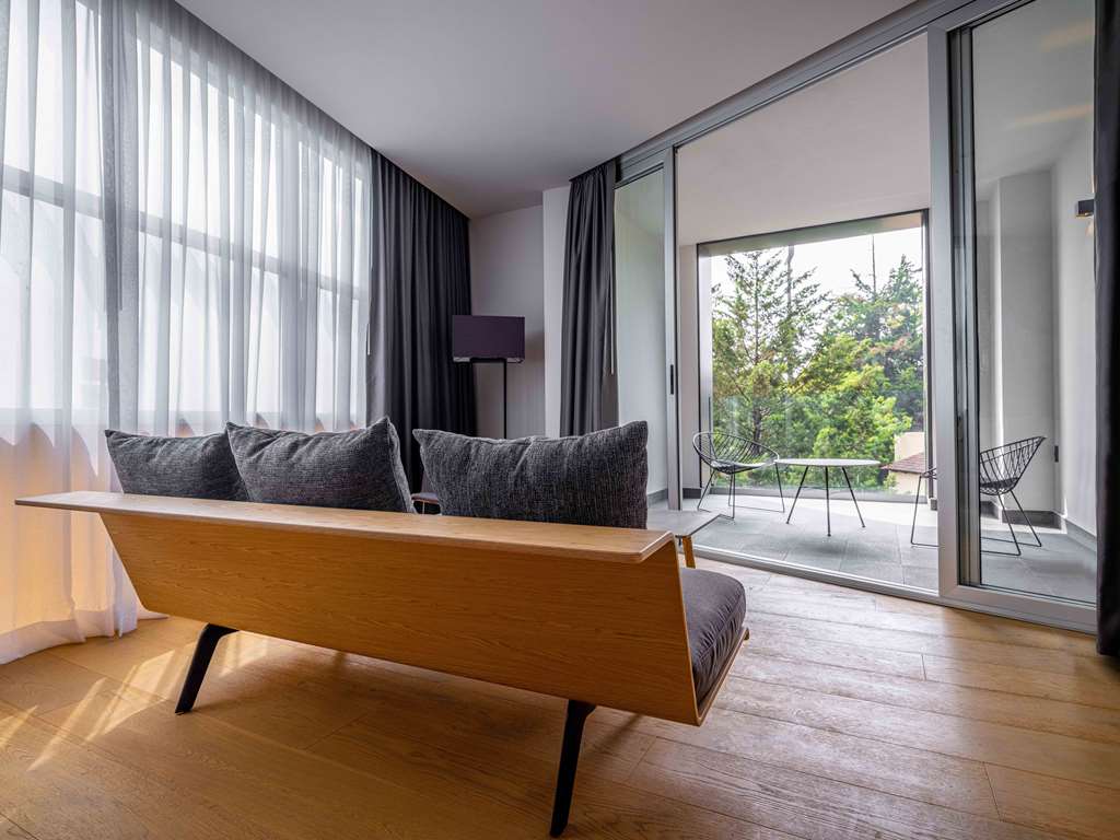TERRACE Jr Suite