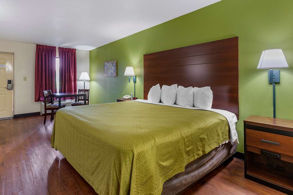 Econo Lodge Fayetteville I 95 - photo 12