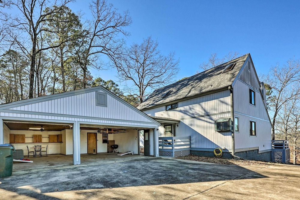 Hot Springs Home with Deck Near Ouachita River - photo 3