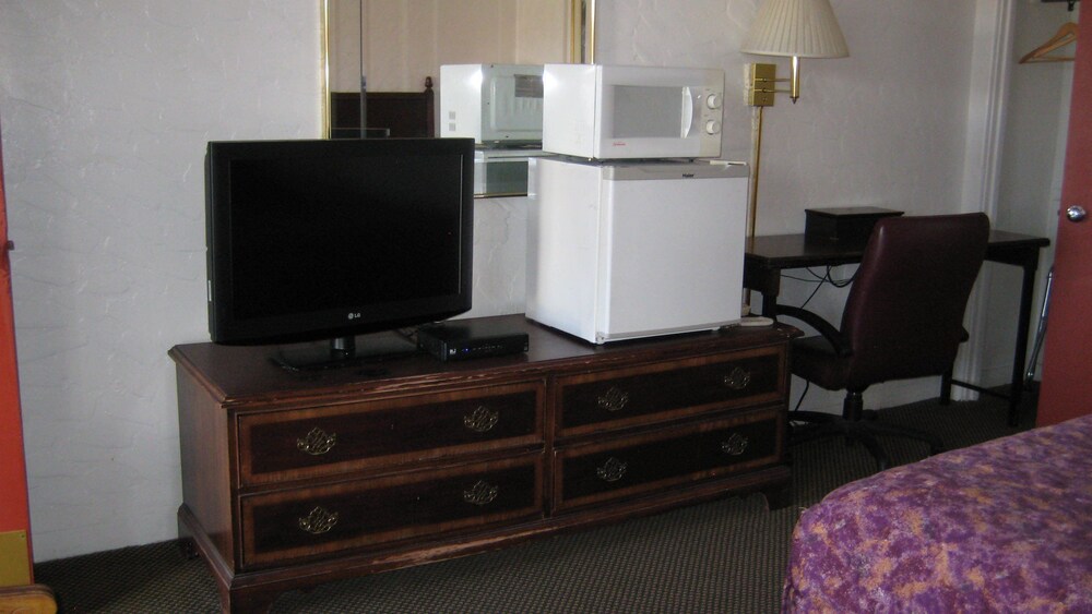 El Capitan Motel - photo 18