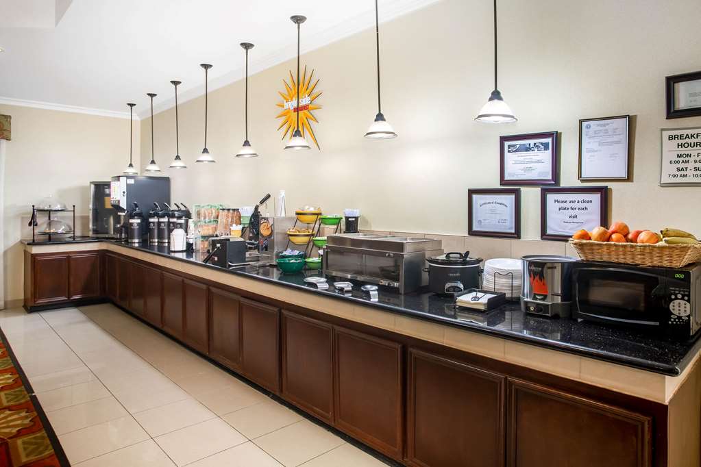 La Quinta Inn & Suites by Wyndham Columbus TX - photo 43