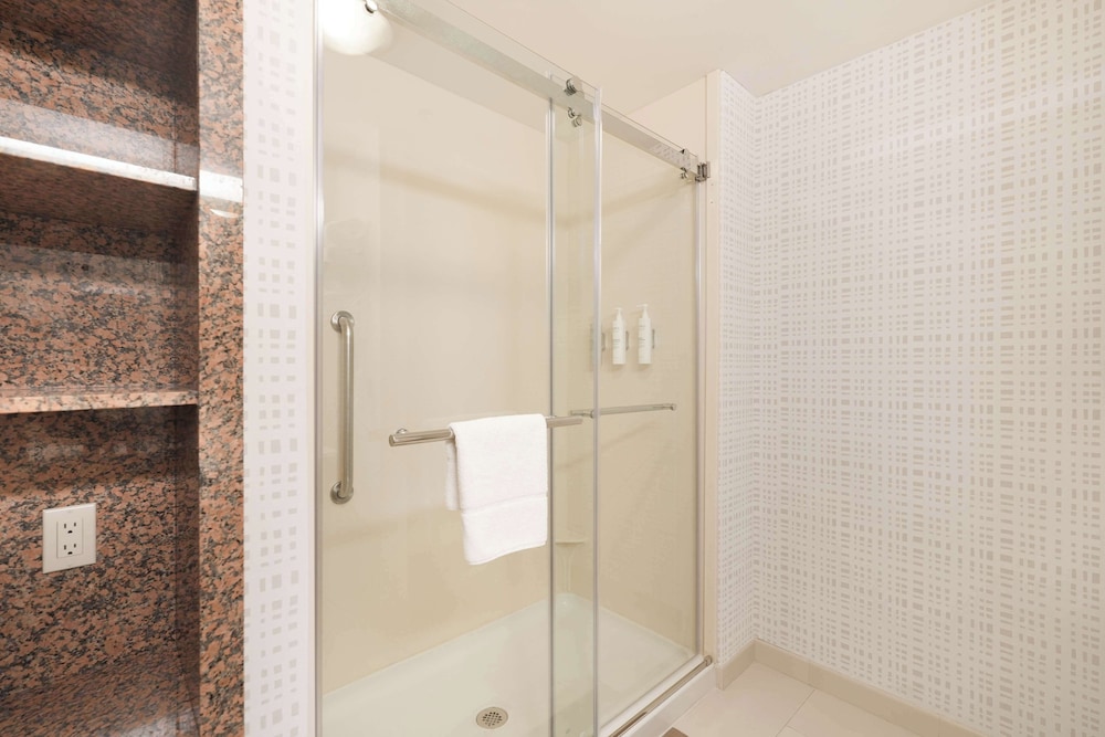 Hampton Inn & Suites Tulsa Central - photo 28