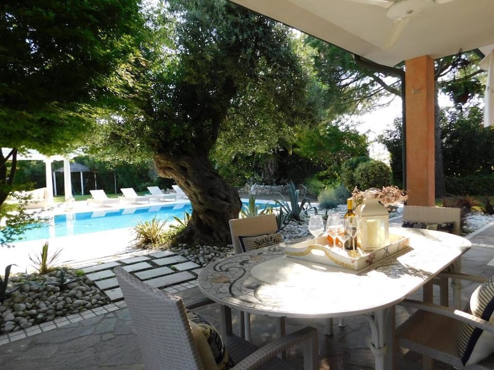 Wonderful Villa With Pool on Albarella — 4-Star Luxury Hotel in Rosolina, Italy