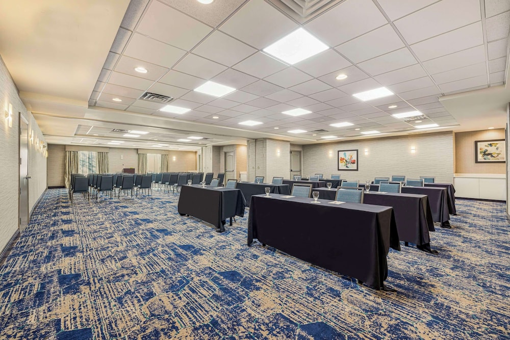 Hilton Garden Inn Colorado Springs Airport - photo 32