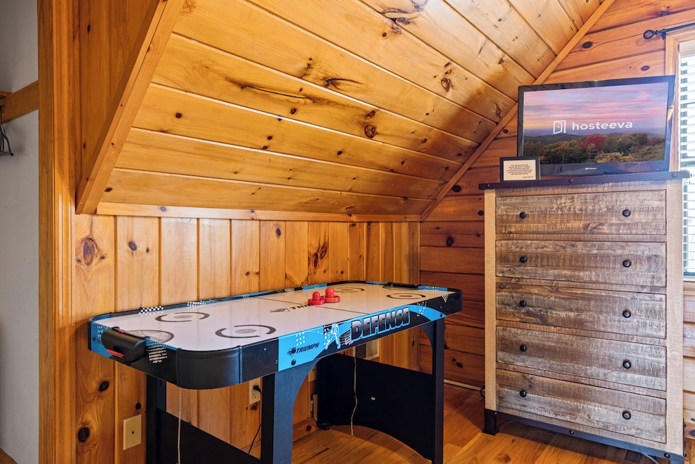 Bear Hideaway Cozy 3BR Cabin — Sevierville — photo 4