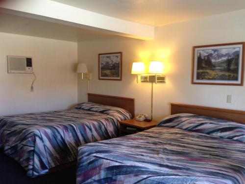 Travelers Inn Motel - photo 3