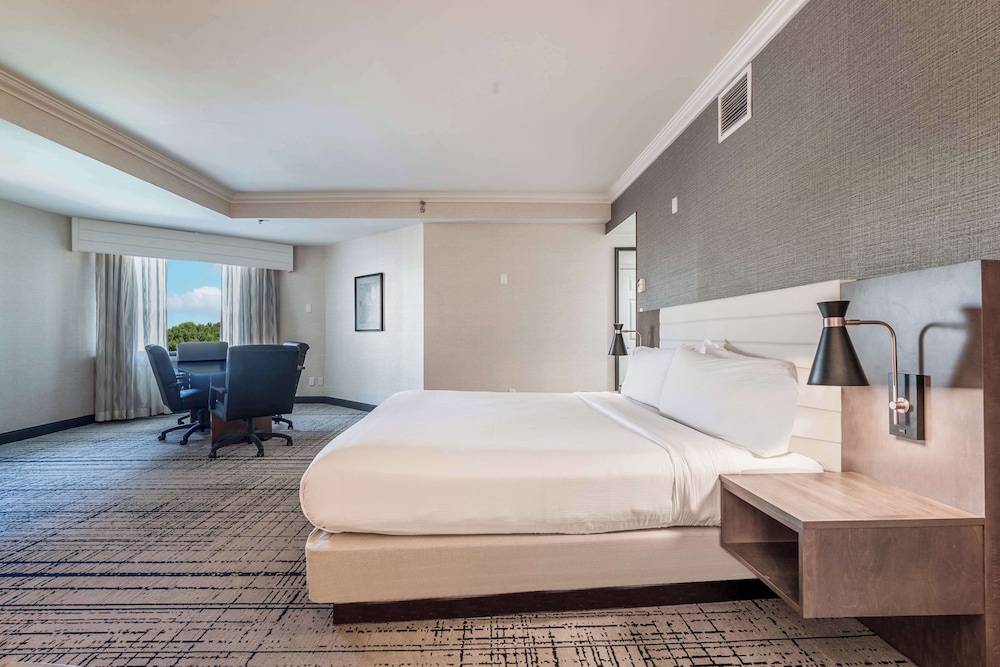 DoubleTree by Hilton South Charlotte Tyvola - photo 10