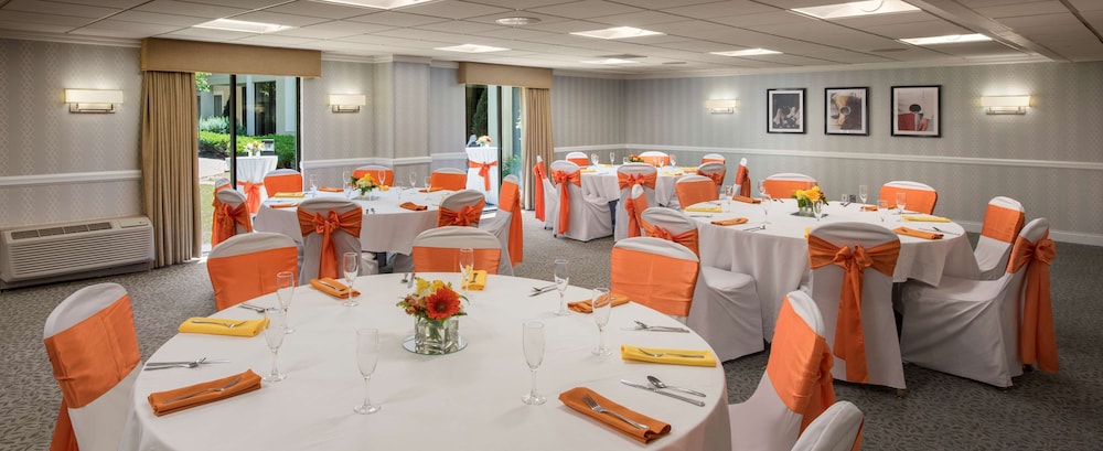DoubleTree by Hilton Hotel Chicago Wood Dale Elk Grove - photo 30