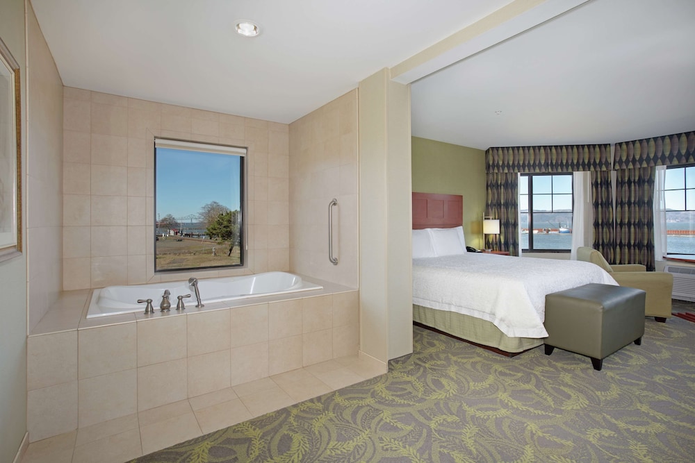 Hampton Inn and Suites Astoria - photo 61