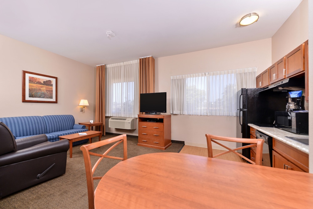 Candlewood Suites San Diego by IHG - photo 16
