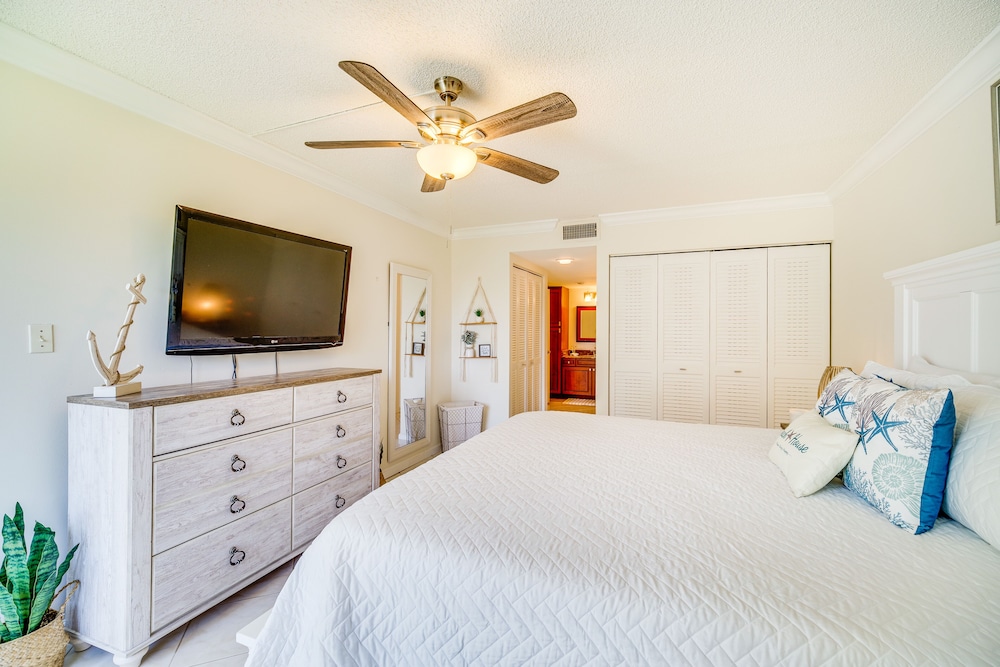 Sunny Fort Pierce Resort Condo w Beach Access - photo 8