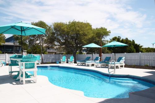 Porpoise Driven Life by Oak Island Accommodations - photo 13