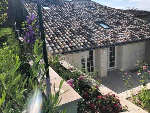 Newly converted barn magnificent vues garden and pool — hotel in Lauzerte