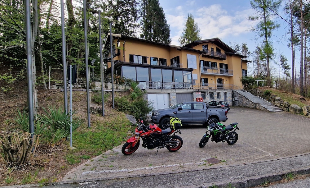 Hotel Montegrino Lakeview pet-friendly hotel Montegrino Valtravaglia