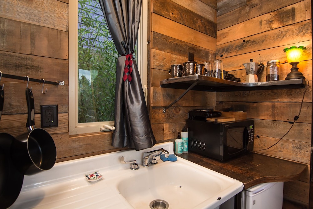 Caravan The Tiny House Hotel - photo 27