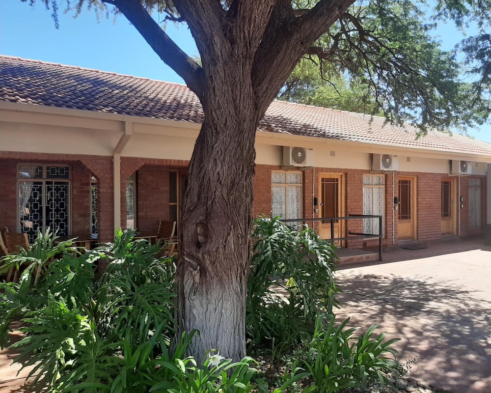 Acacia Guesthouse — 4-Star Luxury Hotel in Kathu, South Africa