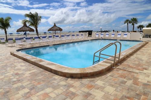 Beachfront Complex 2b 2b Beach Place #302 — 4-Star Luxury Hotel in Saint Pete Beach, United States