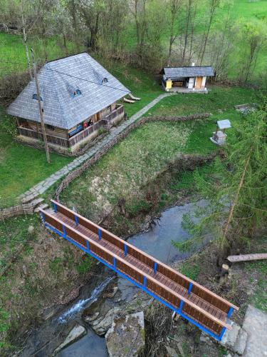 Casa lu' Ion — 4-Star Luxury Hotel in Viseu De Sus, Romania