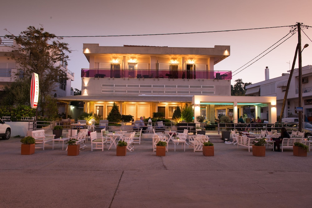 Hotel Pithari - carbon neutral hotel in Agia Triada