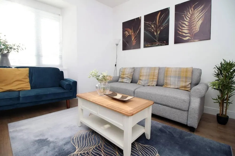4 Bed Flat Sleeps 4 Parking Wifi — 4-Star Luxury Hotel in Swansea, United Kingdom