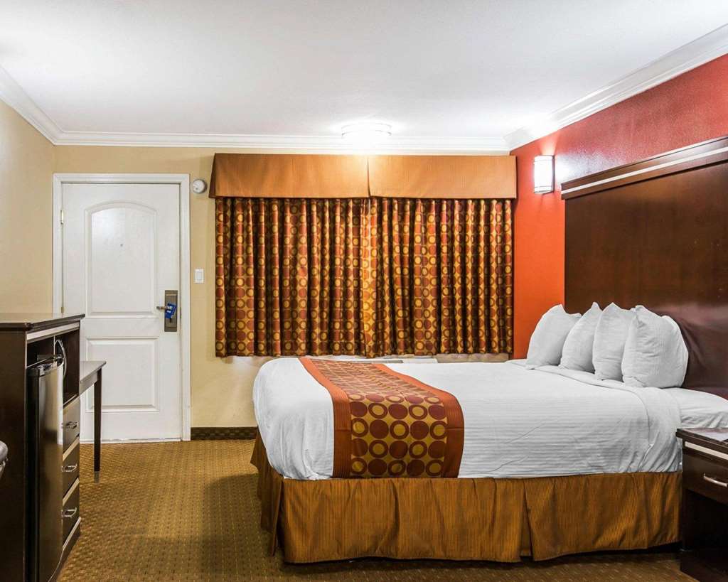 Rodeway Inn & Suites Corona - photo 22