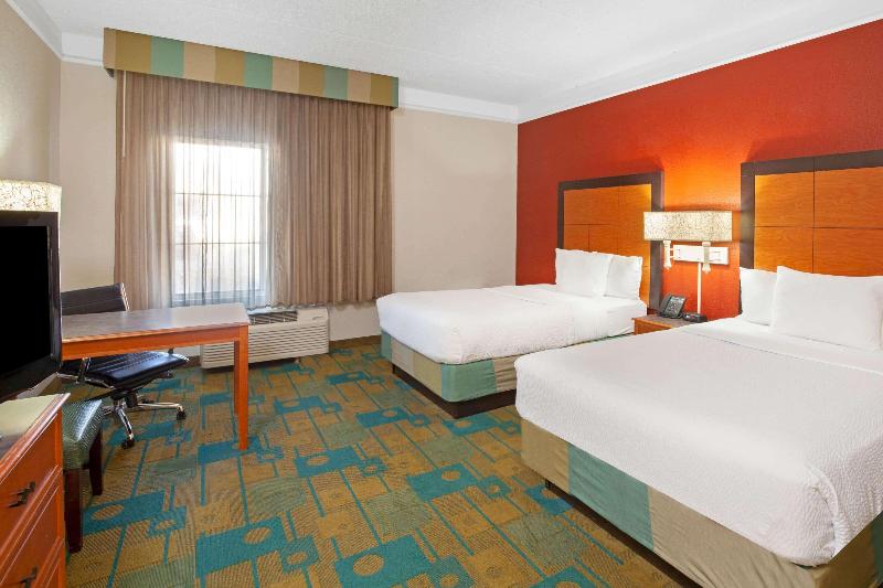 La Quinta Inn & Suites Houston Galleria Area - photo 21
