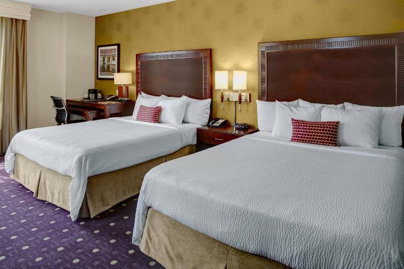 Courtyard by Marriott Kansas City Country Club Plaza - photo 30
