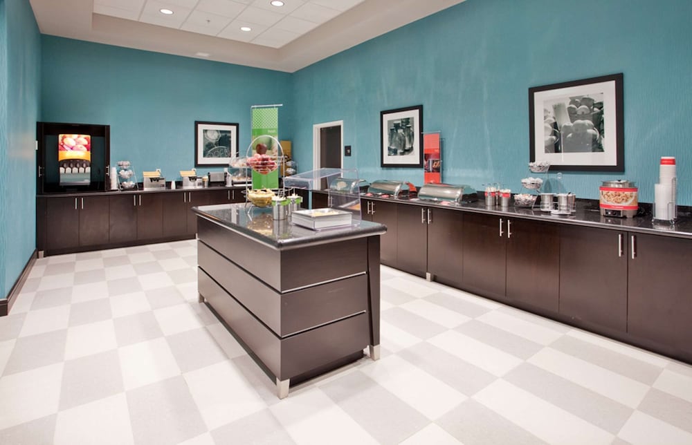 Hampton Inn Kearney - photo 52
