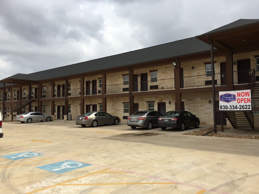 Pearsall Inn & Suites - photo 33