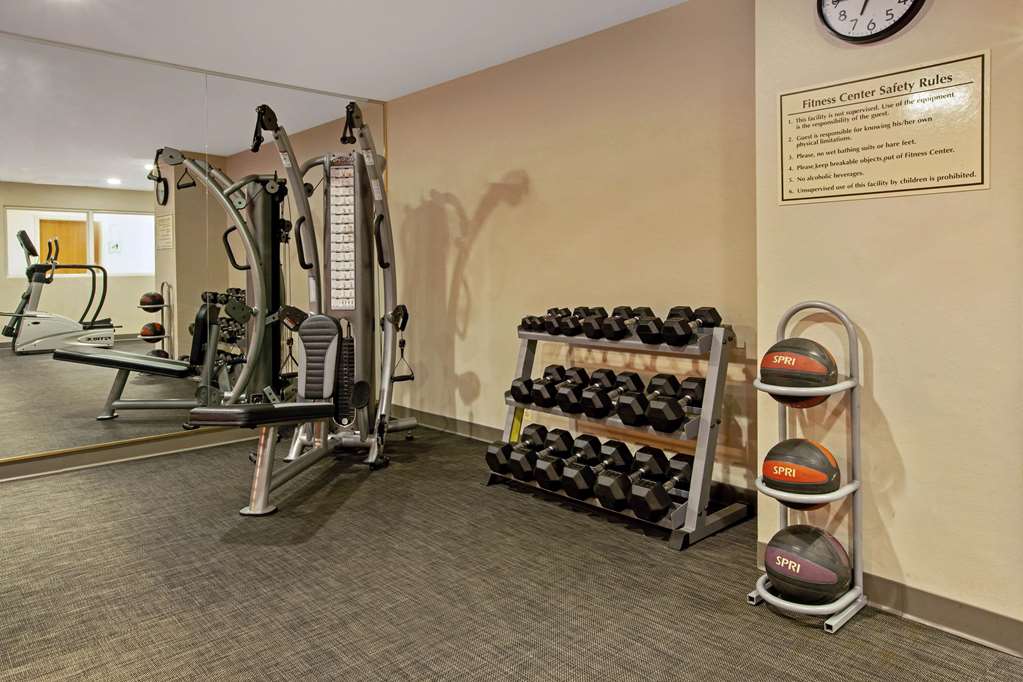 La Quinta Inn & Suites by Wyndham Detroit Metro Airport - photo 13