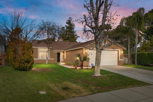 3 Bed 2 Bath Newly Furnished Available Now