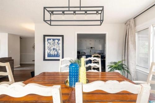 Southern Charm l 5BR l Sleeps 14 l A Location - photo 19