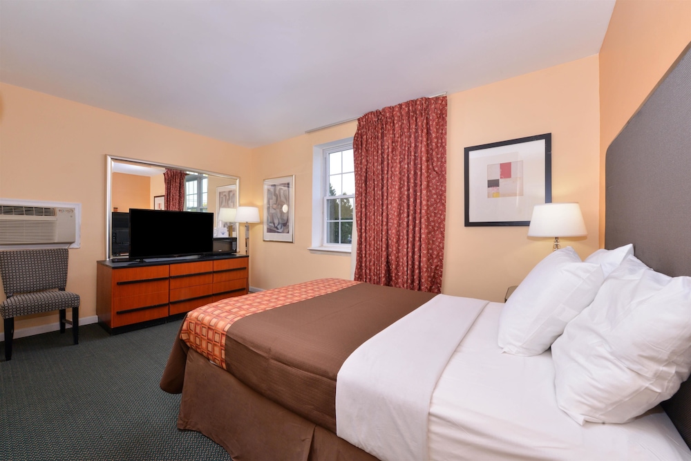 Media Inn and Suites - photo 14