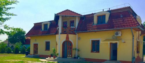 Akacliget Gyogy Es Strandfurdo — Karcag