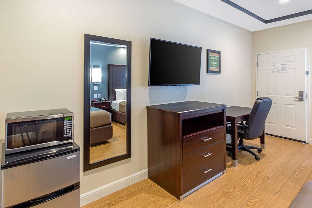 Econo Lodge Inn & Suites Houston Willowbrook - photo 12