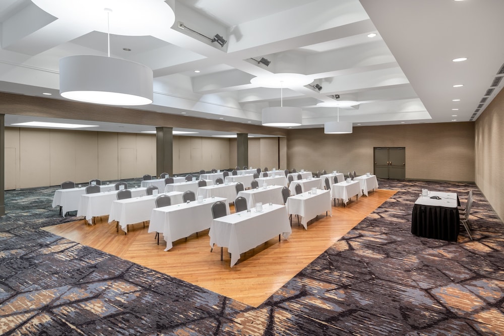Holiday Inn & Suites Pittsfield Berkshires by IHG - photo 42